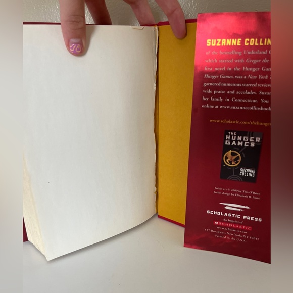 Catching fire by Suzanne Collins - Picture 7 of 7